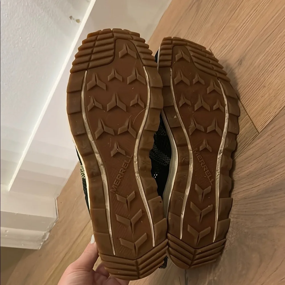 Men’s Merrill Green and Yellow Hiking Shoes - Picture 4 of 5